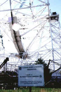 100 meter radio telescope1.jpg (101821 bytes)