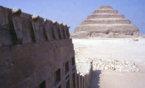 Stepped_Pyramid_Saqqara.jpg (121440 bytes)