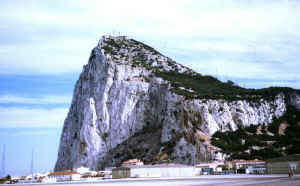 Gibraltar from runway.jpg (170777 bytes)