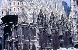 Vienna church roof.jpg (248191 bytes)