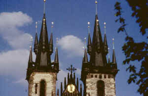 Prague roofs.jpg (158670 bytes)