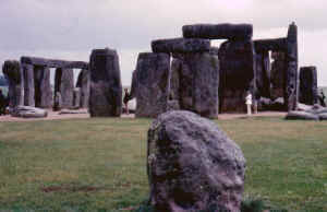 Stonehenge.jpg (162285 bytes)