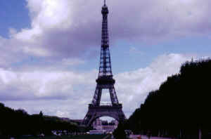 Paris Eiffle Tower distance.jpg (106213 bytes)