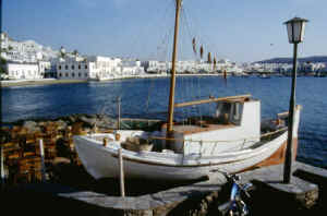 Mykonos boat.jpg (166236 bytes)