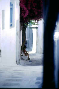 Mykonos passageway2.jpg (236668 bytes)