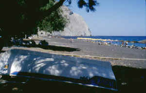 Santorini Beach.jpg (101706 bytes)