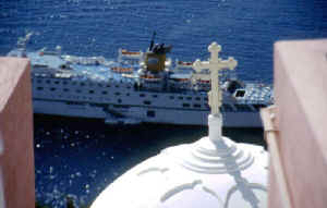 Santorini ship.jpg (109570 bytes)