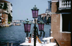 Venice canals.jpg (150728 bytes)