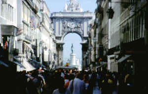 Lisbon main street.jpg (155681 bytes)