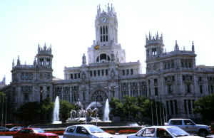 Madrid building.jpg (145742 bytes)